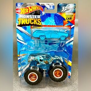 Monster Trucks Torque Terror with Free Crushed car, 1:64 Scale diecast Truck